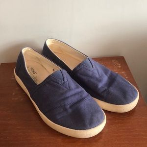 Navy TOMS Women’s size 9